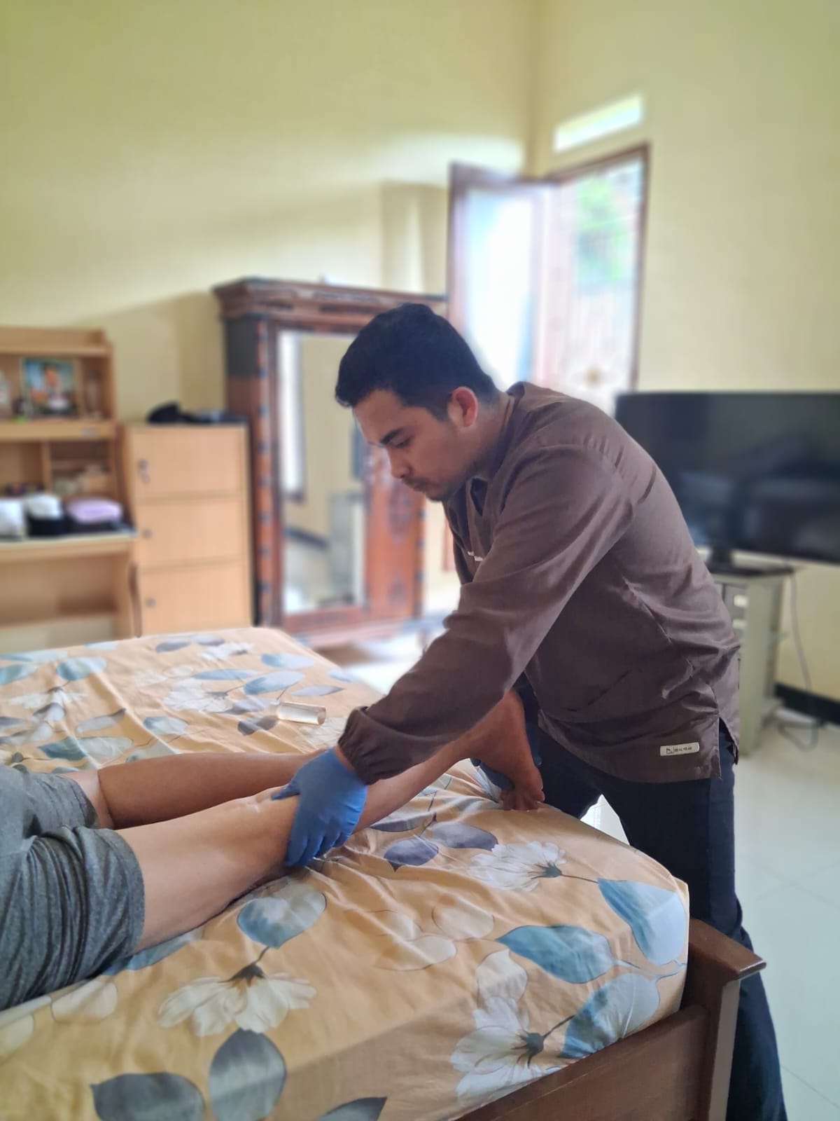 Praktik Terapi Pak Muwahid Hasan